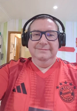 <span>Jens Peter, 53</span> <span style='width: 25px; height: 16px; float: right; background-image: url(/bitmaps/flags_small/DE.PNG)'> </span><br><span>Vlotho, Deutschland</span> <input type='button' class='joinbtn' style='float: right' value='JOIN NOW' />