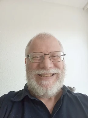 <span>Jörg, 60</span> <span style='width: 25px; height: 16px; float: right; background-image: url(/bitmaps/flags_small/DE.PNG)'> </span><br><span>Landshut, ドイツ</span> <input type='button' class='joinbtn' style='float: right' value='JOIN NOW' />