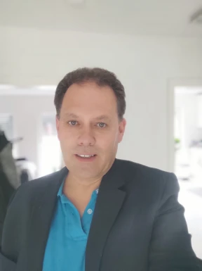 <span>Marc, 53</span> <span style='width: 25px; height: 16px; float: right; background-image: url(/bitmaps/flags_small/DE.PNG)'> </span><br><span>Hanover, ドイツ</span> <input type='button' class='joinbtn' style='float: right' value='JOIN NOW' />